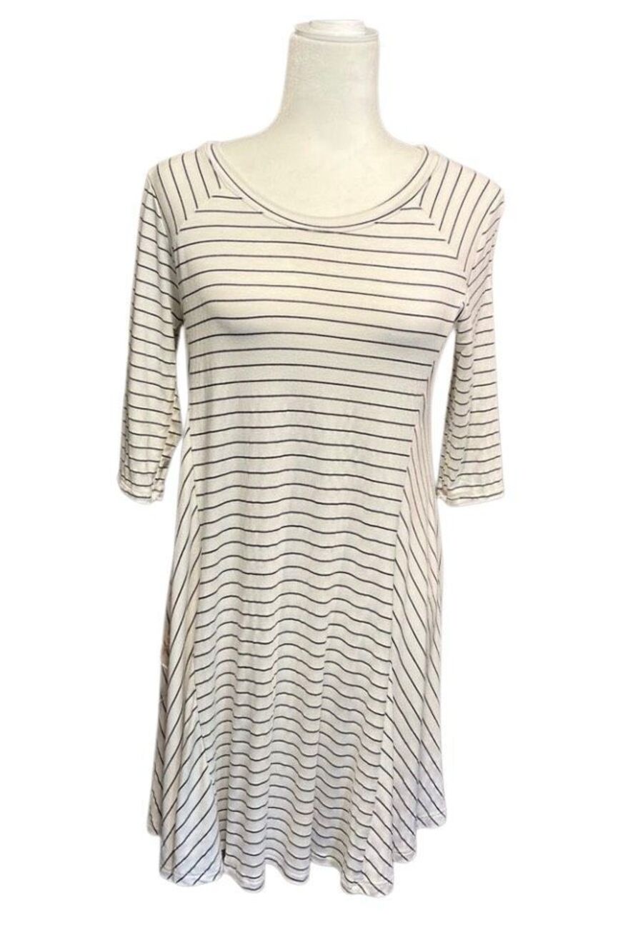 Lush black and white striped 1/2 sleeve swing dress - M